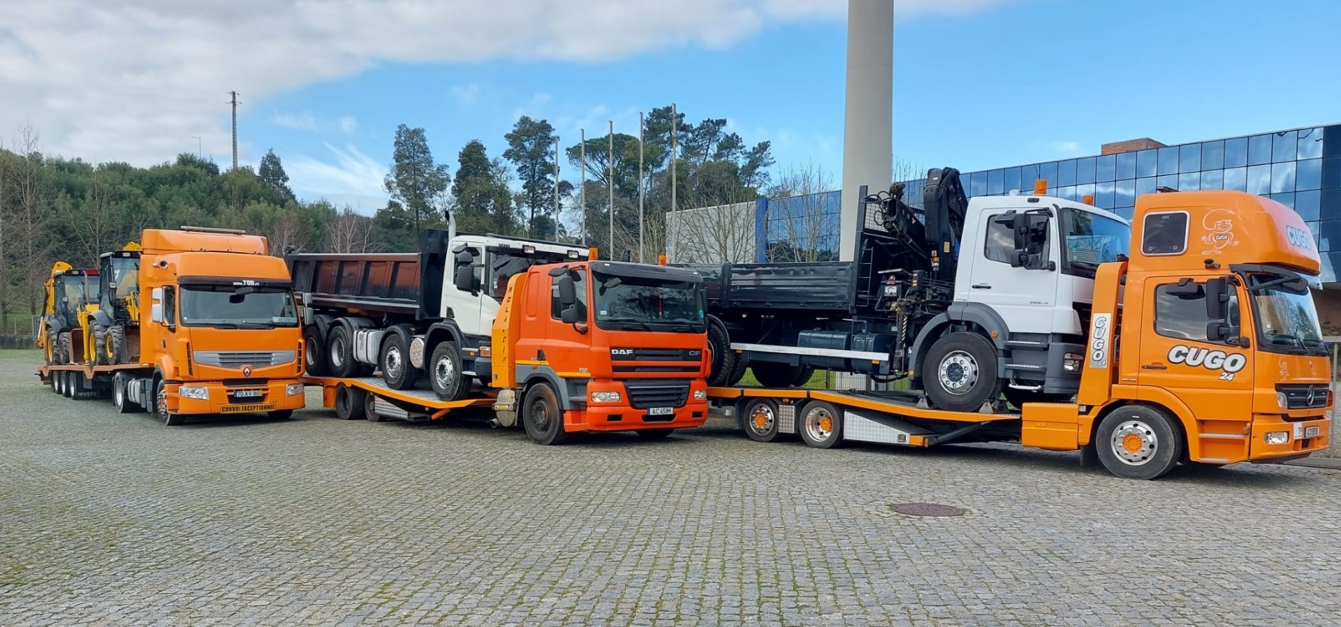 Frota CUGO com vários camiões de transporte